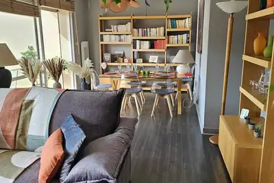 Image de F3 Hyper-Centre, Calme, Lumineux, Bord de Rivière, Vue Sur Collines