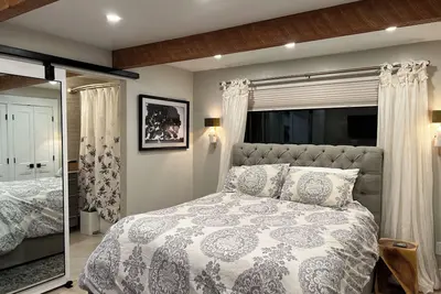 Image de Secluded Luxury: Your Private Farmhouse Homestead Retreat in Bend