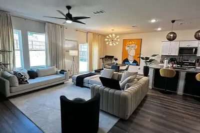 Image de Spacious 4 bedroom house with fitness room and WiFi in charming Glenn Heights.