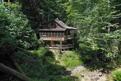 Image de Cabine-Salle de bain privée séparée-Standard-Vue sur le bois-Hidden Falls Ret. . .