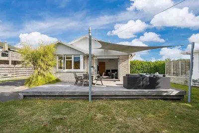 Image de Boats, brews and sun (dual)