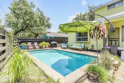 Image de Prime Austin Location w/ Pool and Hot Tub- 5 mins to downtown