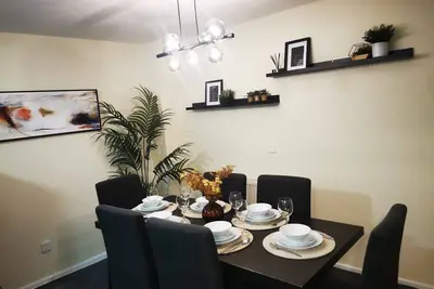 Image de House - Sleeps up to 10 & Free Parking