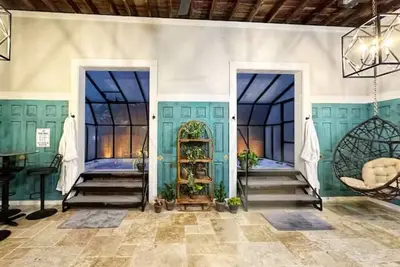 Image de The Cottage: Luxurious Getaway! Pool-Hot Tub-Sauna