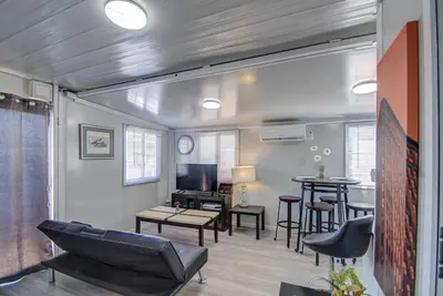 Image de Affordable! Tiny Home | Walk to Downtown Phoenix | Free Parking | Convention Center Nearby