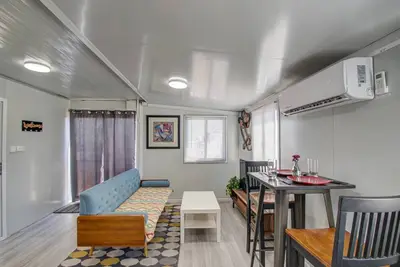 Modern Tiny Home in Historic Garfield District | Same Day Bookings Available! Convention Center