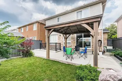 Image de Garden 2 Bedroom Apartment - Free Parking/Wifi/Laundry/Workstation
