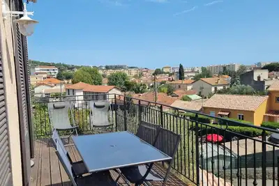 Image de Appartement à Cannes La Bocca à 15 min à pied des plages et proche commerces,