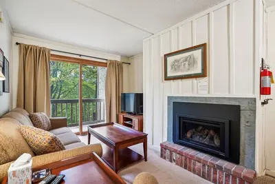 Image de Whiffletree H4 is close to the slopes with shuttle service. Summer Outdoor pool.