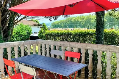 Image de Urrugne centre, grand appart jardin-terrasse-vue montagne-wifi, près de tout!