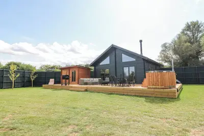 Image de Rabbit Hole, pet friendly, with hot tub in Stamford