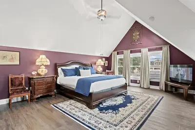 Image de Hideaway in the Eaves | Historic Charm & Modern Comfort | Walkable Location