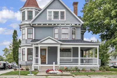 Image de Grand Historic Retreat | Walk to Capitol & Attractions | Timeless Elegance
