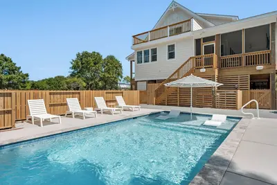 Image de Creamsicle Cottage: Newly Built | Saltwater Pool