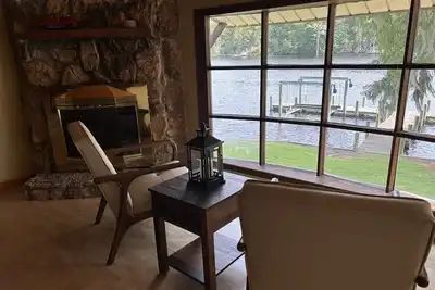 Image de Charming 2-bedroom Waterfront House with private boat slip on Blount's Creek