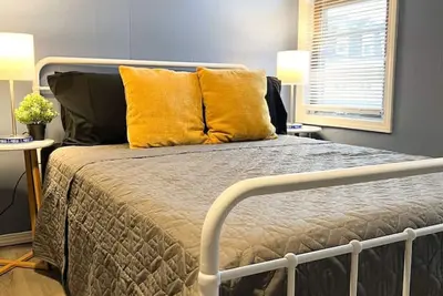 Image de Spacious 3 Bedroom w/ 7 beds + Sleeps up to 10