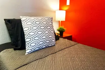 Image de 5 Br, 10 Beds, Sleeps 14, Large Off-Street Parking