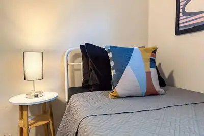 Image de 6 Beds + Sofa Bed (Sleeps 8) Spacious Crew Housing