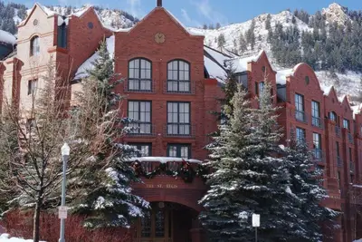 Image de 3| St Regis | Lux Resort | Concierge | Spa | Ski In\/Out