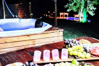 Image de Chalets with hot tub and infinity pool! 2