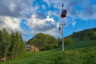 Image de Amazing Studio Right by Gondola, Hot Tub, Pool, Sauna!