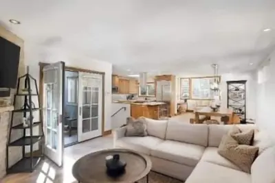 Image de Beautiful Condo Open Floor Plan-Remodeled. Private