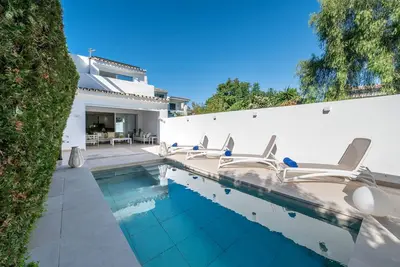 Spectacular semi-detached villa next to the beach