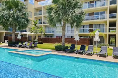 Image de 307-1 New, modern with fantastic pool view. \n\n