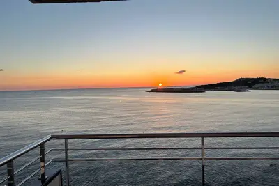 Image de Appartement front de mer, 800 m centre ville, 500 m plage de Riells, balcon.