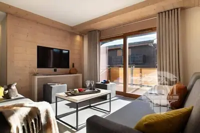 Image de Wifi, vue village, piscine, sauna, hammam, balcon, parking, télévision, casier à ski, 100m²
