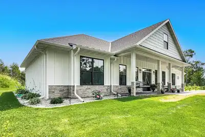 Image de Onamia Vacation Rental ~ 1 Mi to Mille Lacs Lake!