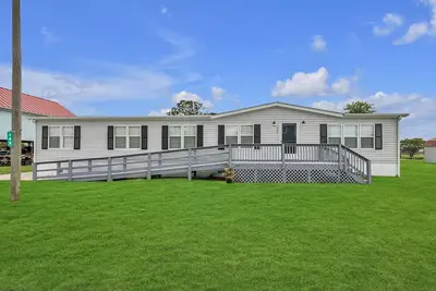 Image de Charming 3-bedroom house on the water