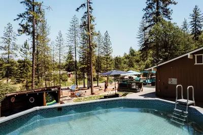 Image de Yosemite Resort - Sleeps 24, Sauna, Pool, Spa, Game, Pet Friendly