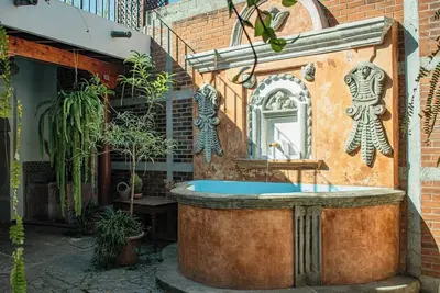 Image de Antigua Center: 100+ Yr Colonial • Parking