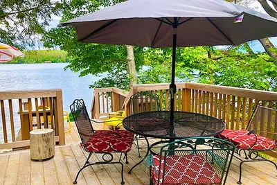 Image de Newly renovated 4-bedroom cottage, directly on Highland Lake