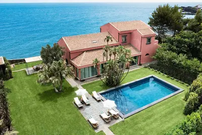 Image de Luxury villa with pool and direct access to the sea, Pozzillo