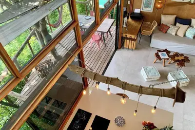 Image de Maison dans les arbres avec vue panoramique