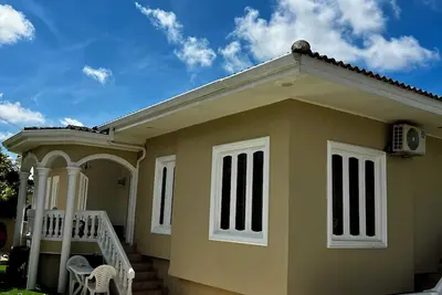 Spacious & Private 7-bedroom Villa with WiFi and Ac in Willemstad, Curacao