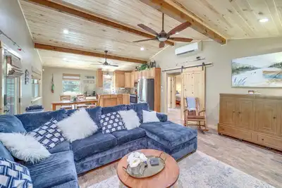 Image de Clayton Cabin w/ Wraparound Deck: Steps to Lake!