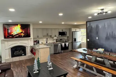 Image de Riverfront estate with 5 bed/3 baths, in charming Sevierville, best location.