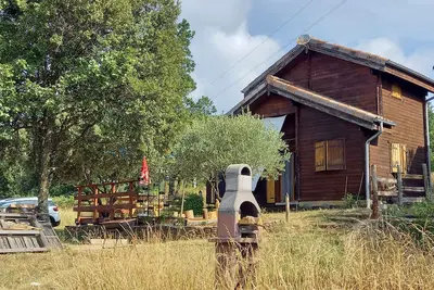 Chalet tout confort en Ardeche: un havre de paix dans une nature somptueuse.