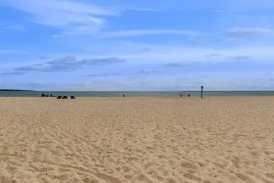 Image de Cozy Cape style home near the beach and ferry with patio, W\/D, & Ac