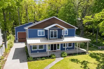 Image de Beautiful 4-Bedroom Lakefront Home with dock on White Lake, Whitehall, Mi