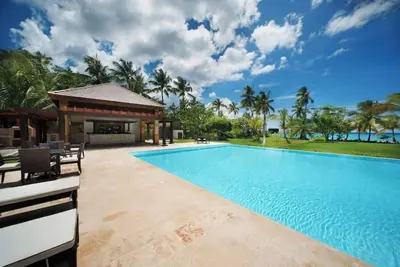 Image de New 4 Br Ph with Jacuzzi & Bbq steps away from the beach Lv 4302\n\n