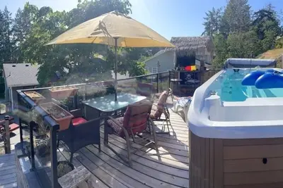 Image de 3 bdm house with Swim Spa, walk to Departure Bay, Hike Linley Valley Park