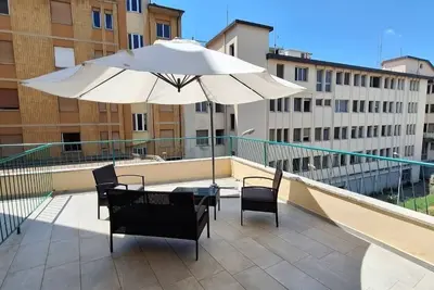 Image de Vanessa House, completely renovated, with large terrace, in the center.