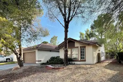 Image de Cozy Home 2 beds, 2 baths with Garage, Pool & Patio – Prime Henderson Location!