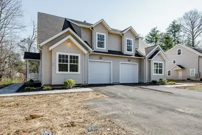 Image de Modern 3-Floor Townhome | 5br | Spacious & Stylish Stay