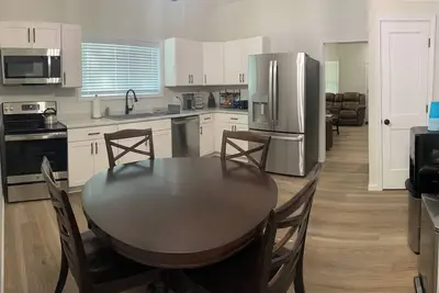 Newly Remodeled 3-Br in heart of Marion