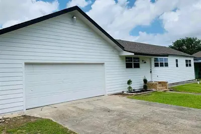 Image de The Refined Lodge 4 bedroom all amenities close by!